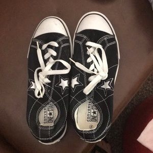 Converse athletic shoes size 8. Black and white